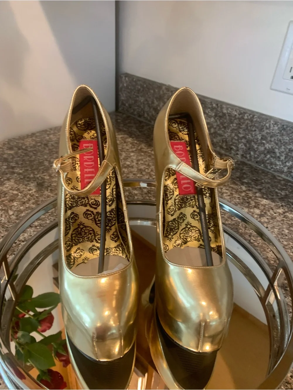 Bordello shiny metallic